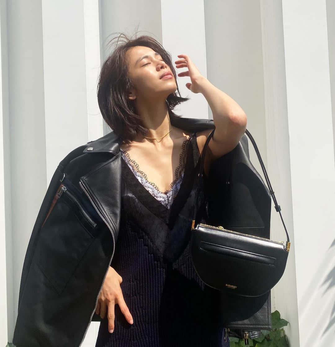 佐藤晴美さんのインスタグラム写真 - (佐藤晴美Instagram)「@burberry 🖤🤍🖤  『THE OLYMPIA BAG』 by @riccardotisci17   #THEOLYMPIABAG」6月29日 20時57分 - sato_harumi__official