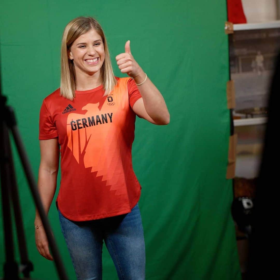 エリザベト・ザイツのインスタグラム：「Es geht Schlag auf Schlag: Letzte Woche wurden wir für Olympia eingekleidet,  diese Woche sind wir im Trainingslager in Frankfurt und nächste Woche fliegen wir schon nach Japan zum letzten Trainingslager vor den Olympischen Spielen in Tokio.  Die nächsten Wochen werden noch einmal hart und wir werden noch einige schweißtreibende Trainingsstunden durchleben.  Es lohnt sich aber - meinen Traum von Olympia darf ich ein drittes Mal Leben !!!   ---Was sind denn eure ersten Eindrücke der Olympia-Einkleidung? ---   @teamdeutschland @olympics  @tokyo2020  #olympicgames #readyfortokio #roadtotokyo #roadtoolympicgames  📸 @dpa_picturealliance / Henning Kaiser」