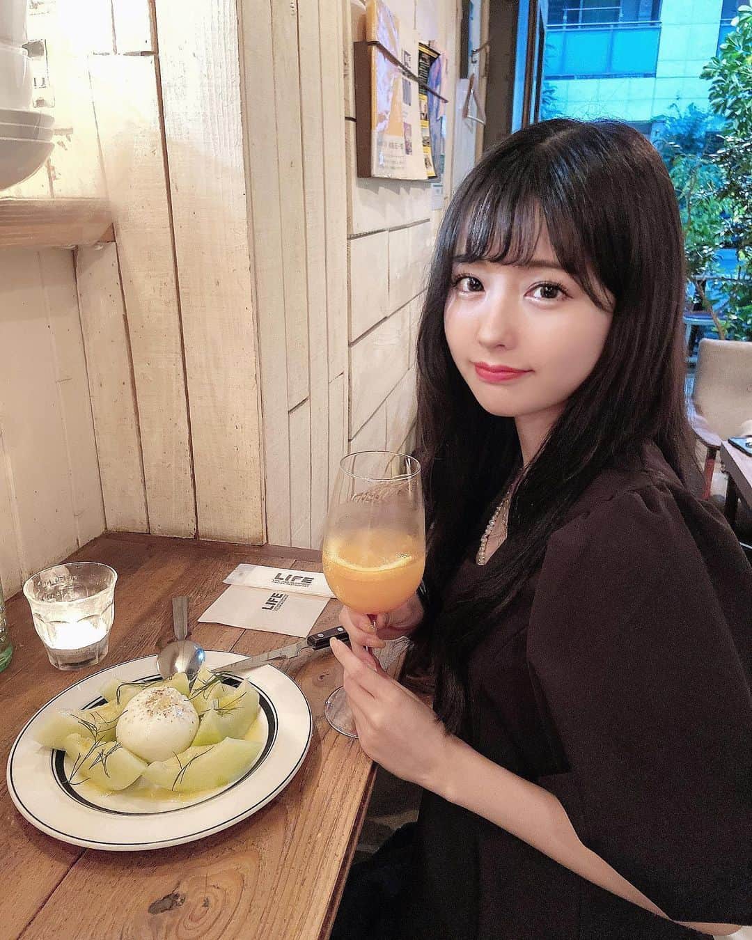 sarimaru(国木田さりまる)のインスタグラム：「最近充実している🧡 なっちゃんのセレクトしたワンピース着た☺︎」