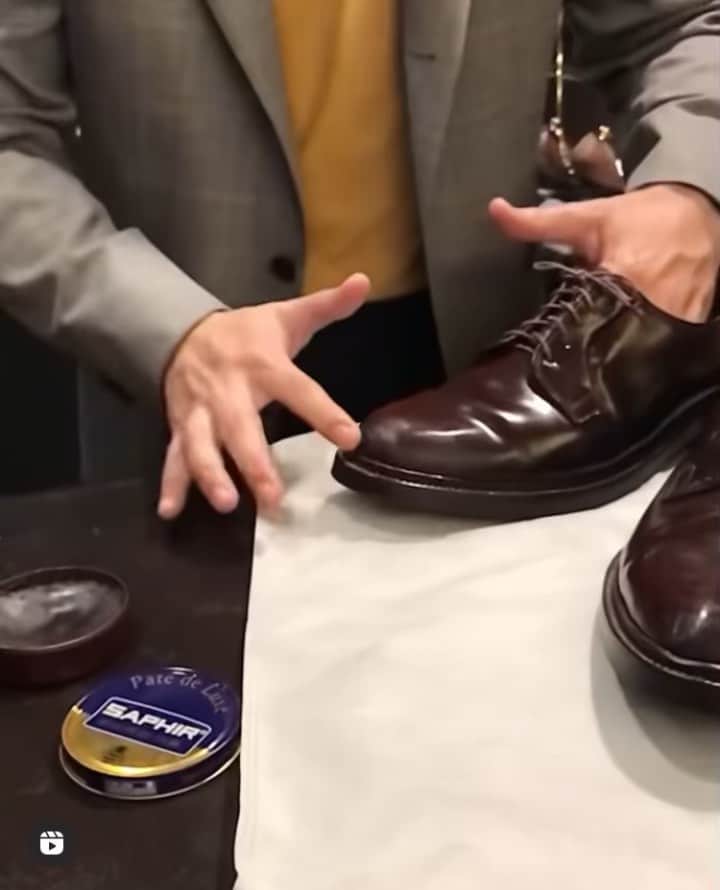 Saphirのインスタグラム：「@reshthailand shining some nice cordovan shoes with our Pâte de luxe 😊 #shinewithsaphir」
