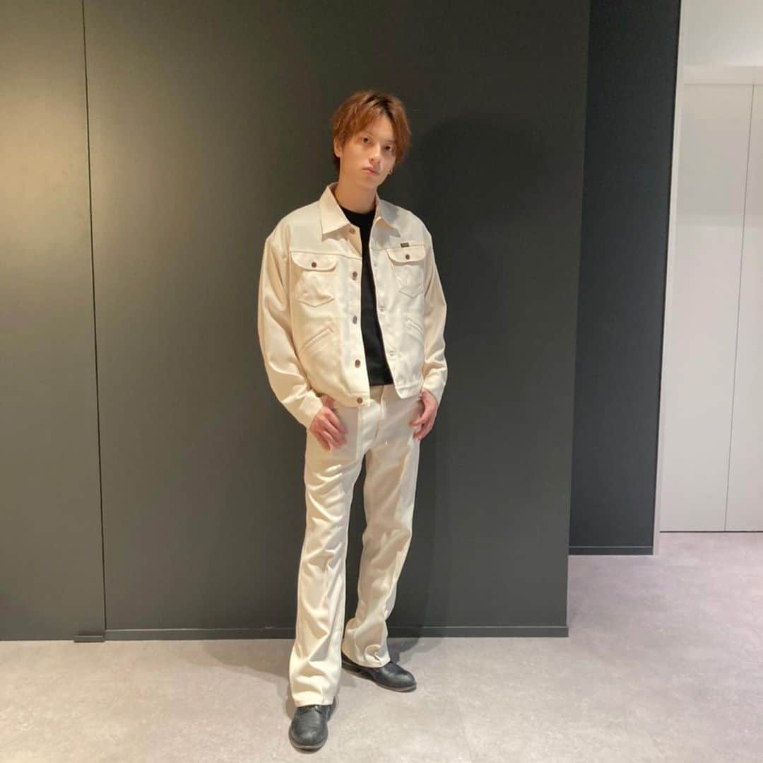 池田翼さんのインスタグラム写真 - (池田翼Instagram)「最近普段着ないような服を着させていただきました🙃  どうかな〜？白のパンツとか特に全然着ないから新鮮です🙄  @wranglerjeansjp @wrangler  #wrangler」6月29日 21時20分 - wing_brz