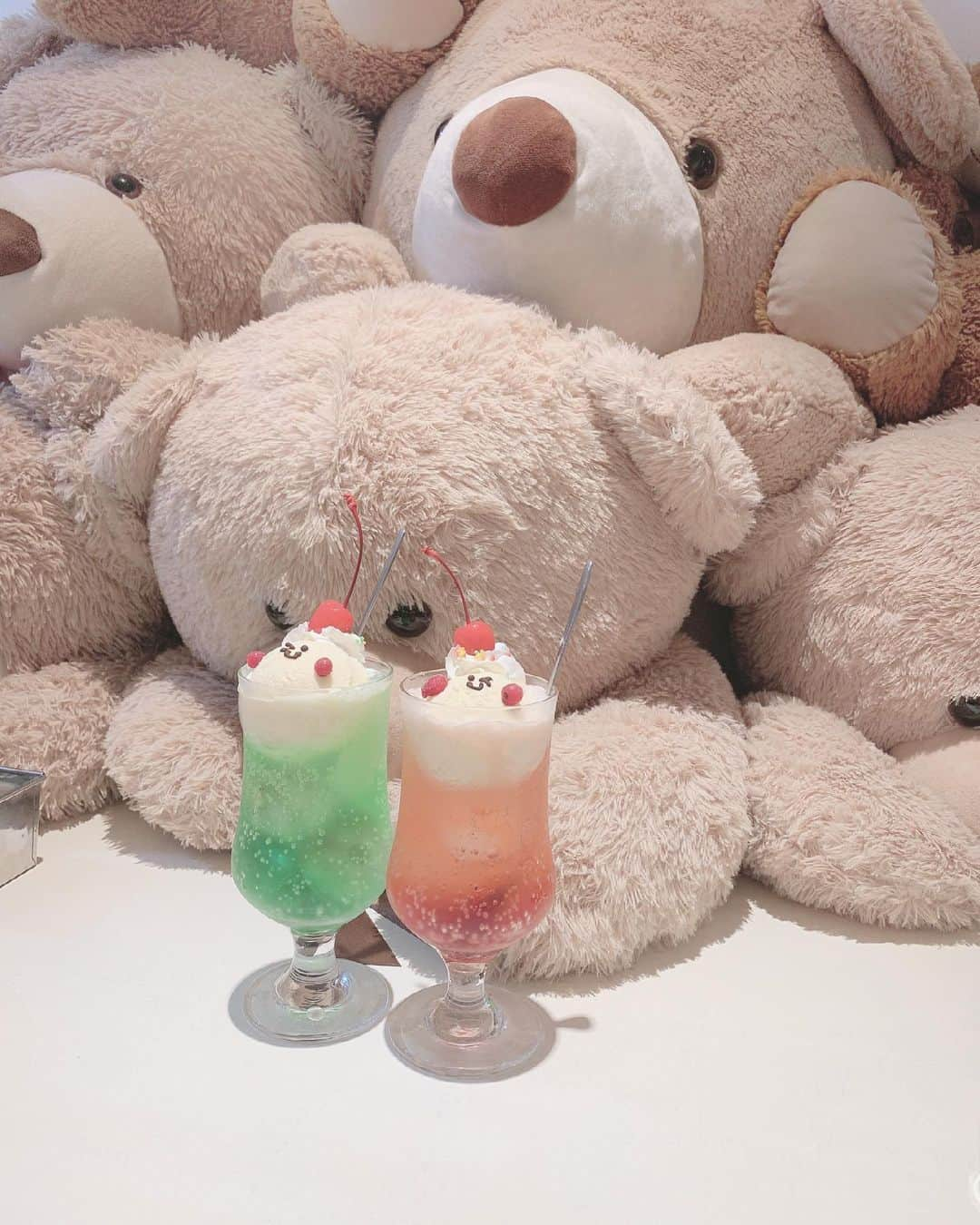 蒼井聖南のインスタグラム：「⁡ ⁡ ⁡ ⁡ ⁡ くま🐻‍❄️たくさんいた ⁡ ────────── #オールシーズカフェ #高円寺 #高円寺カフェ」