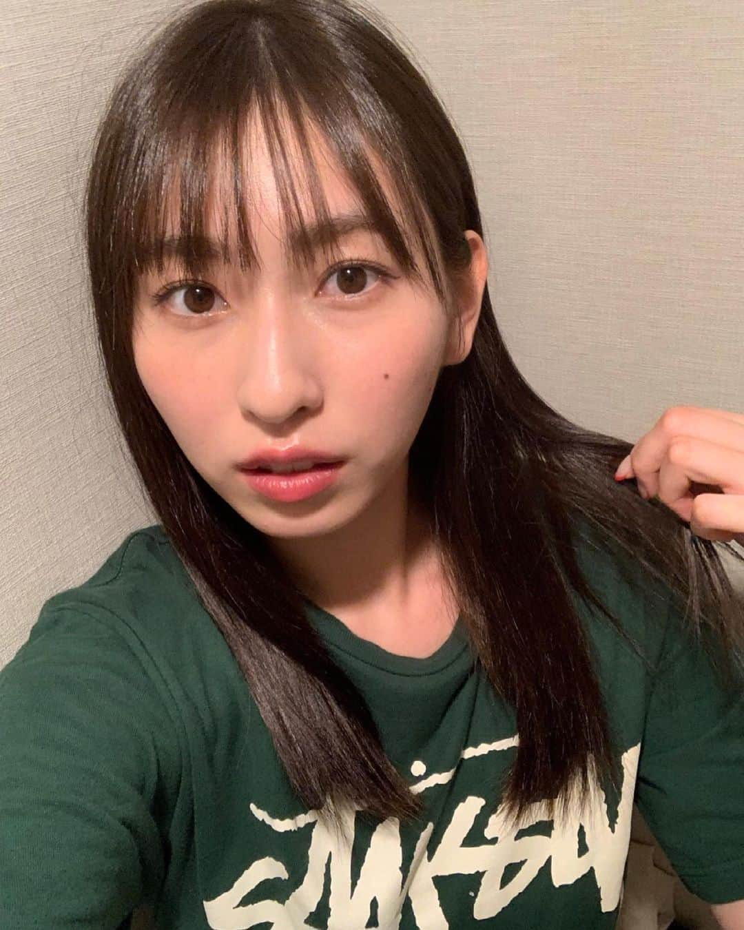 植村あかりさんのインスタグラム写真 - (植村あかりInstagram)「💇‍♀️ ⁡ ⁡ ⁡ ⁡ いつのまにか髪の毛伸びた〜 ⁡ ⁡ 今日は整体に行ったんだけど、お店出た瞬間雨降ってて雨宿りしてたら施術してくれた方がお店から出てきて傘をくれたんだ〜 ⁡ でもね、ものの10分くらいで雨止んだの ⁡ ⁡ #一日一運」6月29日 21時55分 - akari_uemura.official