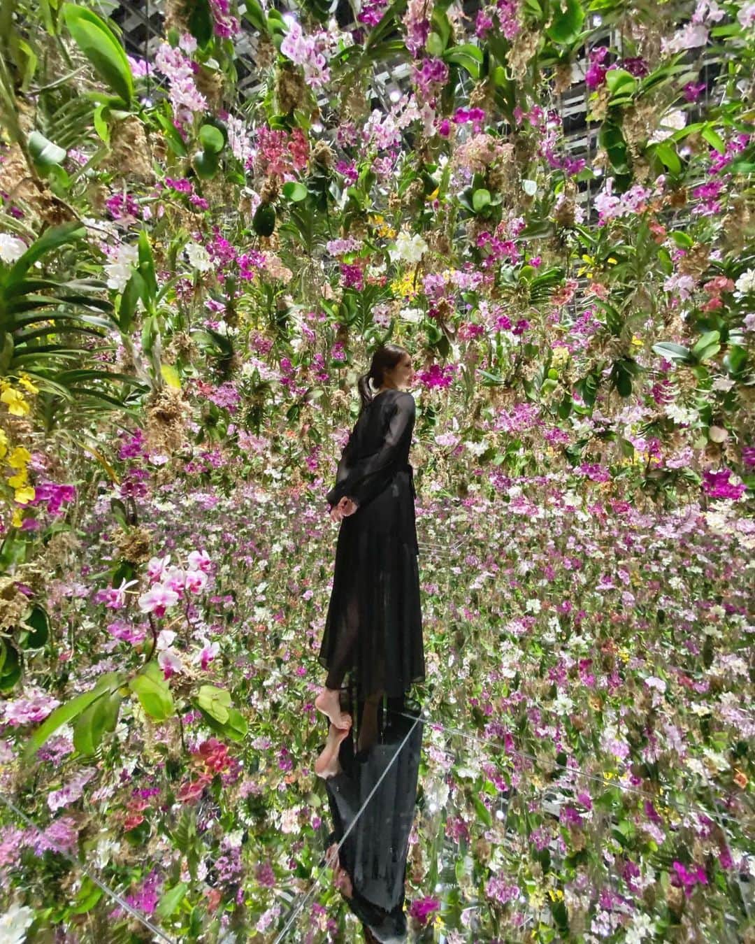 大石絵理のインスタグラム：「amazing flower garden🌸🌼🌸🌼@teamlab.planets @teamlab 👏」