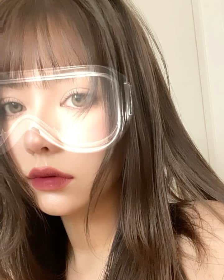 ソフィアのインスタグラム：「🥽✌🏻」