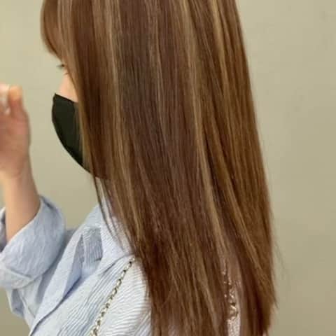 チン・イェソルのインスタグラム：「👋🏻👋🏻👋🏻💚  기분전환이자꾸필요한요즘💇🏻‍♀️✨ @sososo_young 👍🏻」