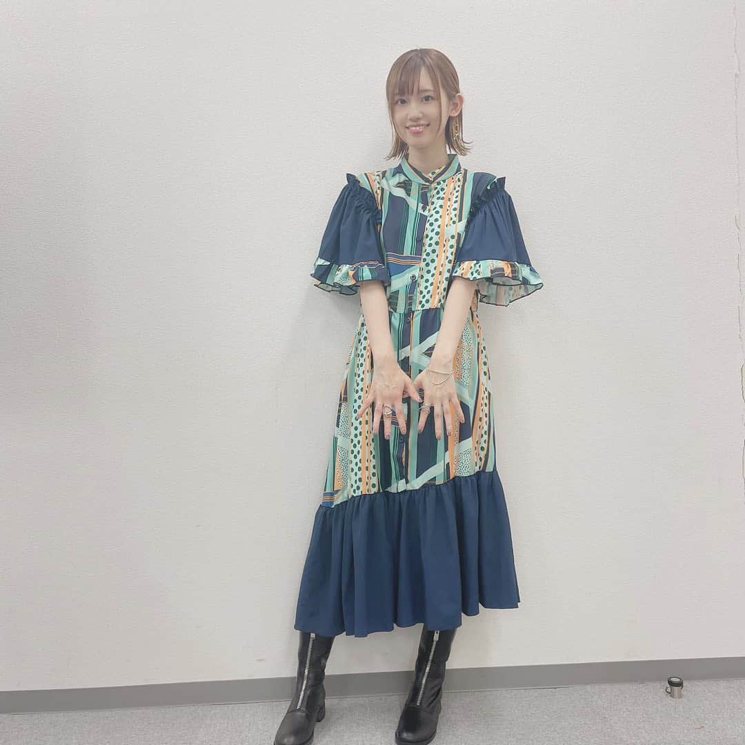 高橋李依のインスタグラム：「📷2021.6.17 ⁡ 高橋李依 1st EP  「透明な付箋」発売記念特番 supported by animelo mix  ⁡ * ⁡ アーティスト関連で着させていただいた衣装をいくつかご紹介！ ⁡ 今回はニコ生の時の衣装です。 ⁡ ⁡ アーティストの活動では、声優活動とは違った世界観の音楽を作ることもあって、普段なかなかご一緒できないような、（確か声優現場でのスタイリングは珍しいとお聞きした）衣装さんにお願いしております✨☺️🙏🏻 ⁡ ⁡ アーティストりえりーの雰囲気、 なんだかいつもと違って見える……！！ ⁡ と感じていたら、 衣装さんだったり、構成メンバーの違いによる企業努力かもしれません☺️照 ⁡ ⁡ * ⁡ ちなみに！ 1stEP 『透明な付箋』 ジャケット写真の 夜景のような黒ワンピースも 担当して下さっています😌✨ ⁡ あれもかわいいよね…… あれはアーティスト初めてすぎて 写真撮り忘れた……ごめん……（笑） ⁡ ⁡ * ⁡ 今回は 透明な付箋が発売間近ということで 華やかさとおめかし感のある ドレスワンピース！ ⁡ チャック付きのブーツも合わせて LONDAさん(@londa_com) のアイテムだそうです👠🌟 華やかかっこいい！ ⁡ * ⁡ 写真2、3枚目はアクセサリー！ ⁡ 絶妙なバランスで たくさん着けても上品というか。 ⁡ イヤーカフ、指輪、ブレスレットを さらりとたくさん着けておりました。 ⁡ ⁡ unigemさん(@unigem_official) Dotさん(@dot.111) ANONさん(@anon_jewelry) Maggooshさん(@maggoosh) e.m.さん(@e.m.portrait) ⁡ のアイテムです。 ありがとうございました！ ⁡ * ⁡ 他にも透明な付箋で 雑誌掲載させていただいた 衣装写真があるので、 また近々投稿します！🙌🥰 ⁡ ⁡ 明日発売の『Ani-PASS#13』も よろしくね！裏表紙です！！！！！ ⁡ ⁡ #高橋李依 #声優 #りえりー服 #透明な付箋 #衣装 #styling」