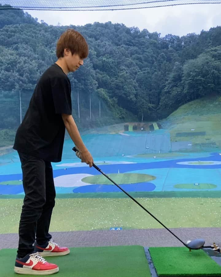 関義哉のインスタグラム：「1年後の競技ゴルフ⛳️ 絶対 予選通過する💪 #そろそろカスタムシャフトに変えたい ・ #関義哉 #SingerSongGolfer #32歳からのプロゴルファーへの道 #ゴルフフィットネストレーナー #新曲 #アルバトロス #クラファン中 ・ #ゴルフ #ゴルフ男子 #ゴルフ女子 #ゴルフ練習 #ゴルフ大好き #ゴルフばか #ゴルフ好きな人と繋がりたい #ゴルフ上手くなりたい #ゴルフスイング #ゴルフレッスン #ゴルフラウンド #関西ゴルファー #京都ゴルファー」