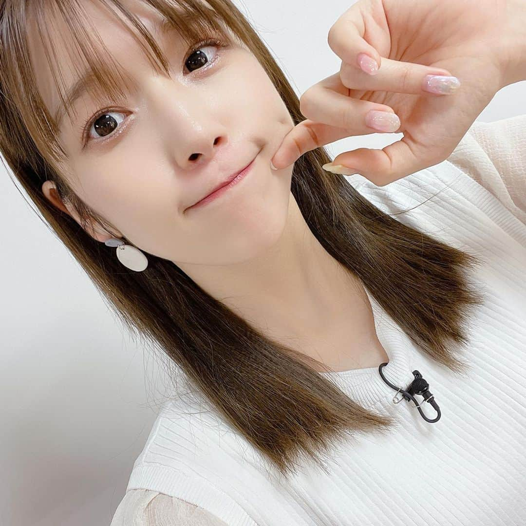 内田真礼さんのインスタグラム写真 - (内田真礼Instagram)「今日はストレート気分でした💇‍♀️  今気づいたんだけど、 ワンマンライブで髪長いの初じゃない？？  いつもきっちゃったりするからなぁ、、、。笑  今回はロングでお目見えします！🙆‍♀️💗  おたのしみに💕」6月30日 0時14分 - uchidamaayataso