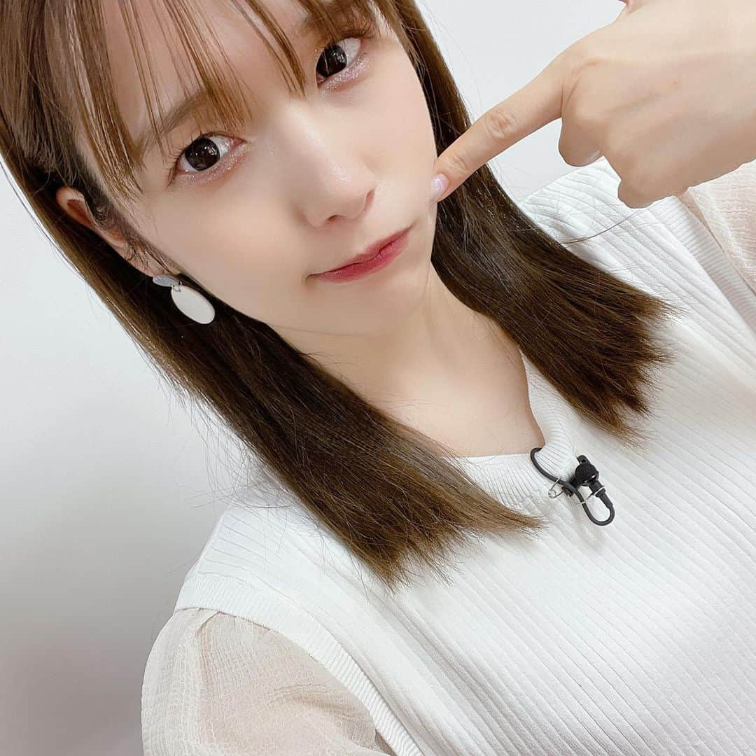 内田真礼さんのインスタグラム写真 - (内田真礼Instagram)「今日はストレート気分でした💇‍♀️  今気づいたんだけど、 ワンマンライブで髪長いの初じゃない？？  いつもきっちゃったりするからなぁ、、、。笑  今回はロングでお目見えします！🙆‍♀️💗  おたのしみに💕」6月30日 0時14分 - uchidamaayataso