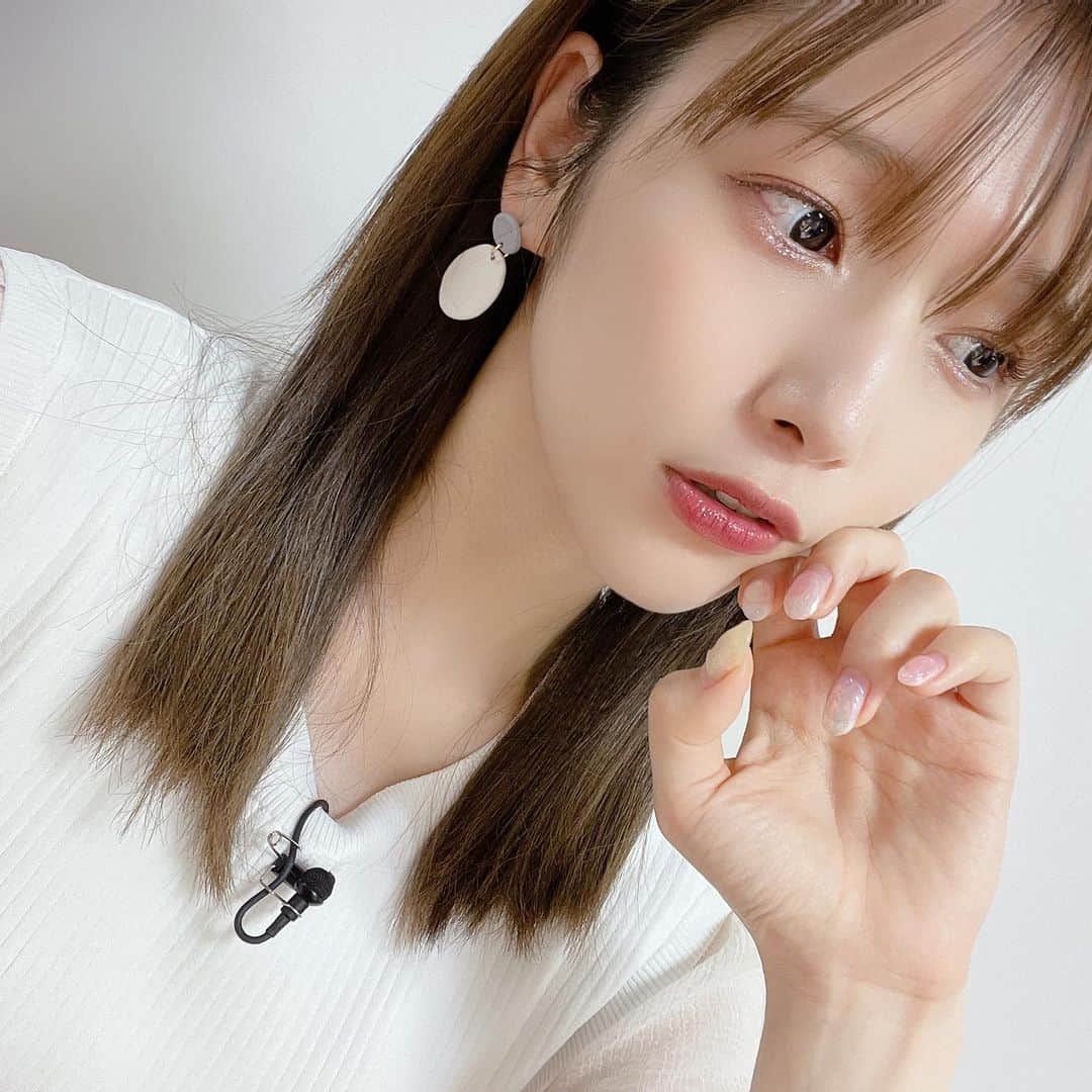 内田真礼さんのインスタグラム写真 - (内田真礼Instagram)「今日はストレート気分でした💇‍♀️  今気づいたんだけど、 ワンマンライブで髪長いの初じゃない？？  いつもきっちゃったりするからなぁ、、、。笑  今回はロングでお目見えします！🙆‍♀️💗  おたのしみに💕」6月30日 0時14分 - uchidamaayataso