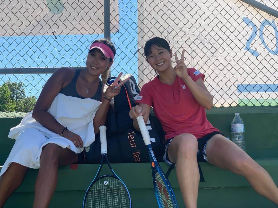 佐藤久真莉のインスタグラム：「🔥☀️💦🥵←今週はこんな感じです笑⁣ 日中は38度くらいまで気温が上がるので試合は全部ナイトマッチです。昨日のダブルスは日付が変わるまでやってました！⁣ ナイトマッチの大会はあまりないのでいい経験です👍🏻⁣ ⁣ ⁣ #テニス ⁣ #テニス女子⁣ #テニスウェア ⁣ #プロテニスプレイヤー ⁣ #スポーツ ⁣ #スポーツウェア ⁣ #スポーツ女子 ⁣ #武内総合会計⁣ #富士薬品 ⁣ #アドミラルアスレ⁣ #吉田歯科クリニック ⁣ #ヨネックス ⁣ #professionaltennis ⁣ #tennis ⁣ #tennisgirl ⁣ #tennisplayers ⁣ #sports ⁣ #admiralathletics」