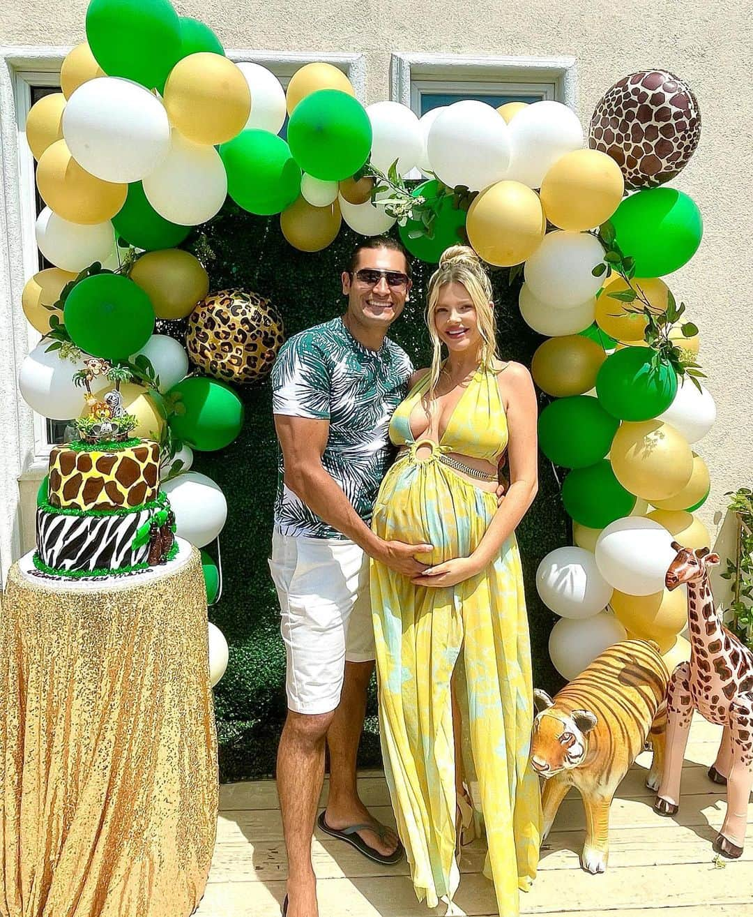 Stephanie Brantonさんのインスタグラム写真 - (Stephanie BrantonInstagram)「✨So grateful to everyone who came out to celebrate baby Mario’s upcoming arrival with @meestermario and I !! It was such a beautiful day with family and friends we will always cherish💚💛🤰🥰#9months」6月30日 2時36分 - missstephaniebranton