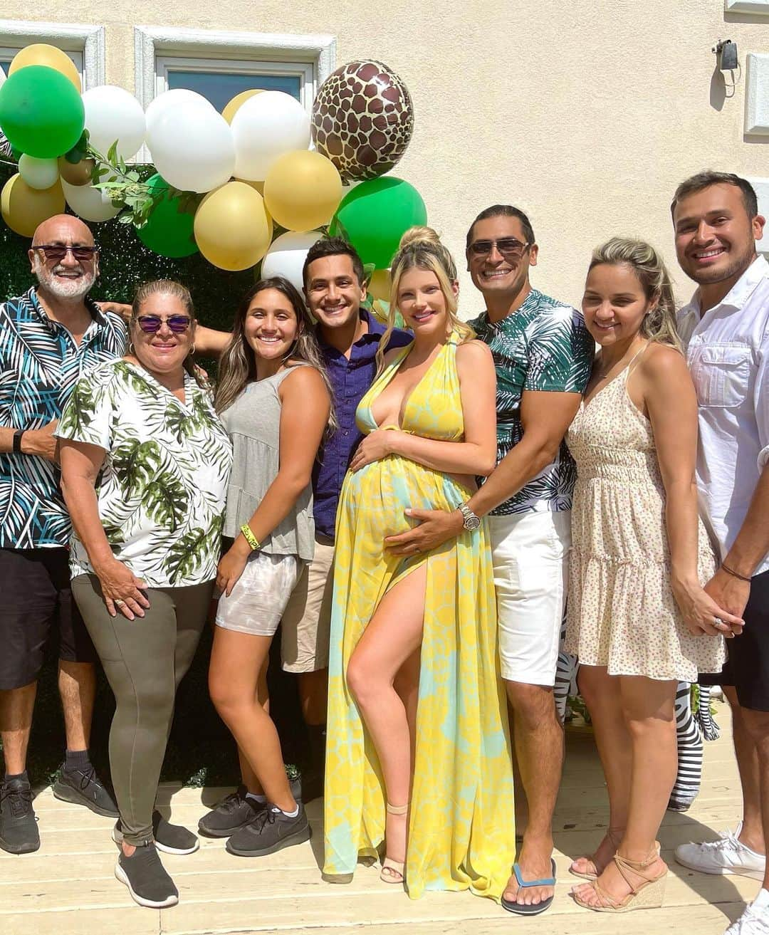 Stephanie Brantonさんのインスタグラム写真 - (Stephanie BrantonInstagram)「✨So grateful to everyone who came out to celebrate baby Mario’s upcoming arrival with @meestermario and I !! It was such a beautiful day with family and friends we will always cherish💚💛🤰🥰#9months」6月30日 2時36分 - missstephaniebranton