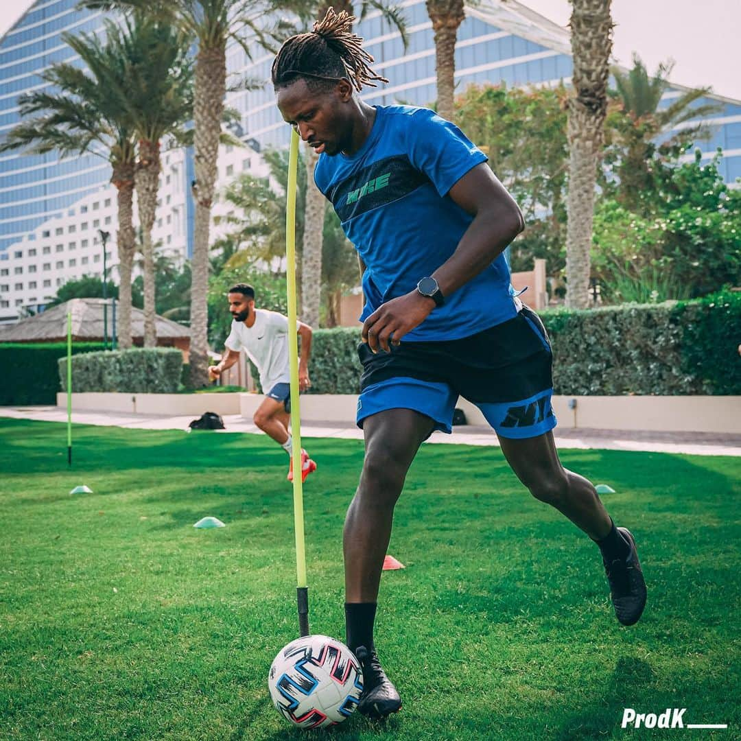 マプ・ヤンガ＝ムビワさんのインスタグラム写真 - (マプ・ヤンガ＝ムビワInstagram)「📸⚽️⚒🇦🇪 Work 👊🏾 #training #dubai #preparationphysique」6月30日 3時58分 - mapou.yangambiwa