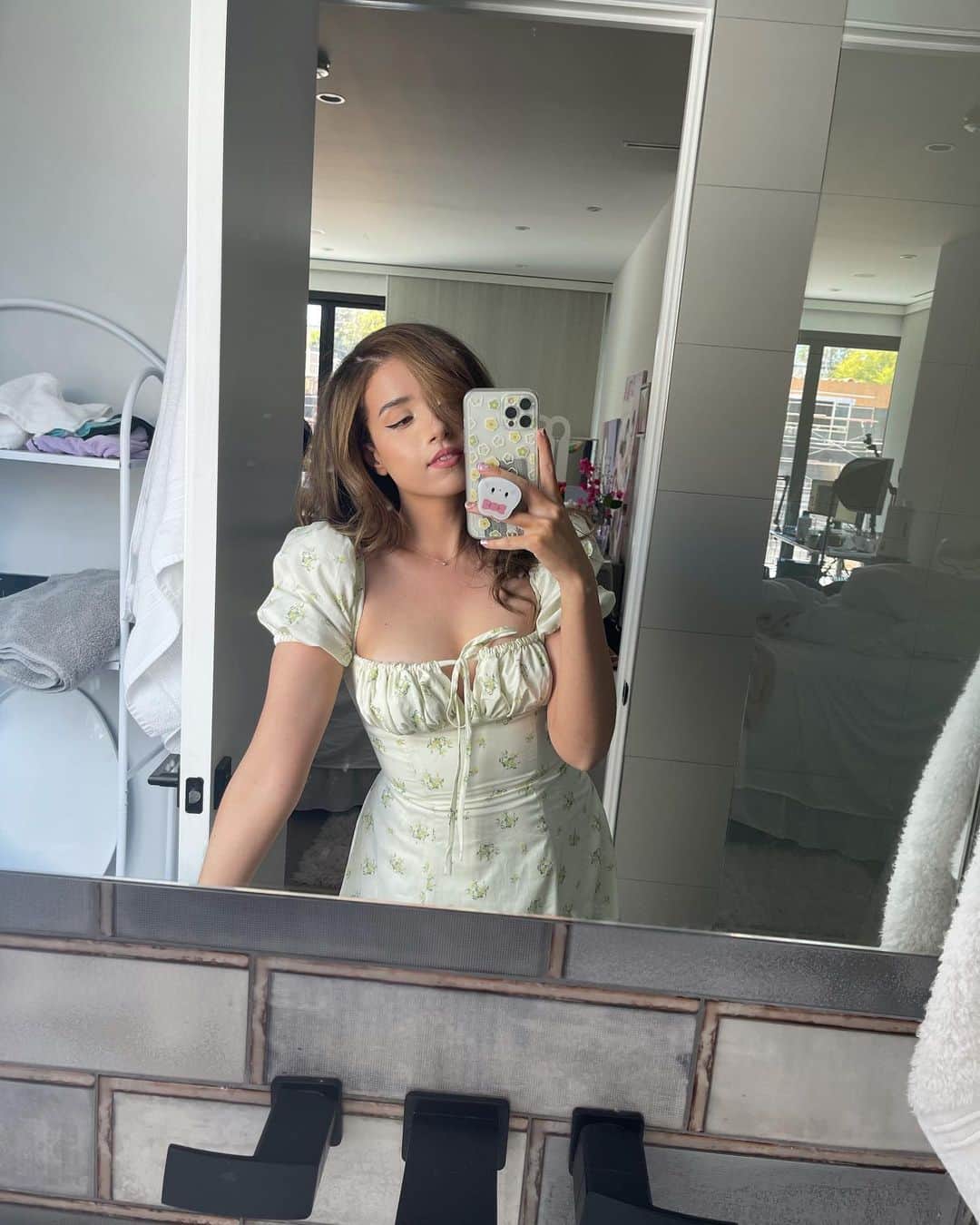 Pokimaneのインスタグラム：「👑」