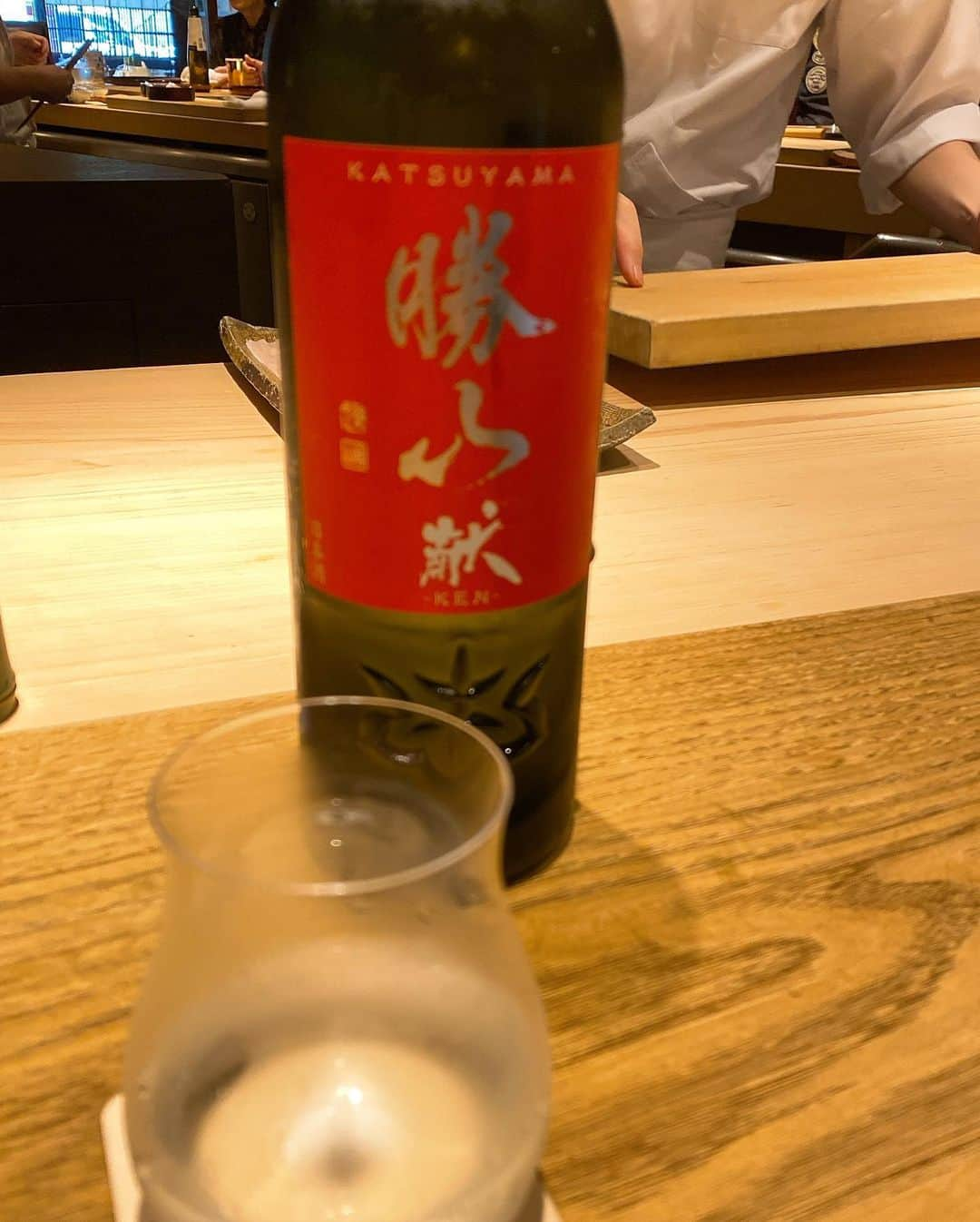 越野矢素子さんのインスタグラム写真 - (越野矢素子Instagram)「室町和久傳さんでは日本酒を沢山頂きました✨ お昼飲みとはなんと贅沢✨ お食事後は和久傳さんのカフェでコーヒーを飲んでおしゃべりを楽しんで帰って来ました♪ @noriko_rose_rose  ありがとう❤️」6月30日 13時58分 - loversyaso