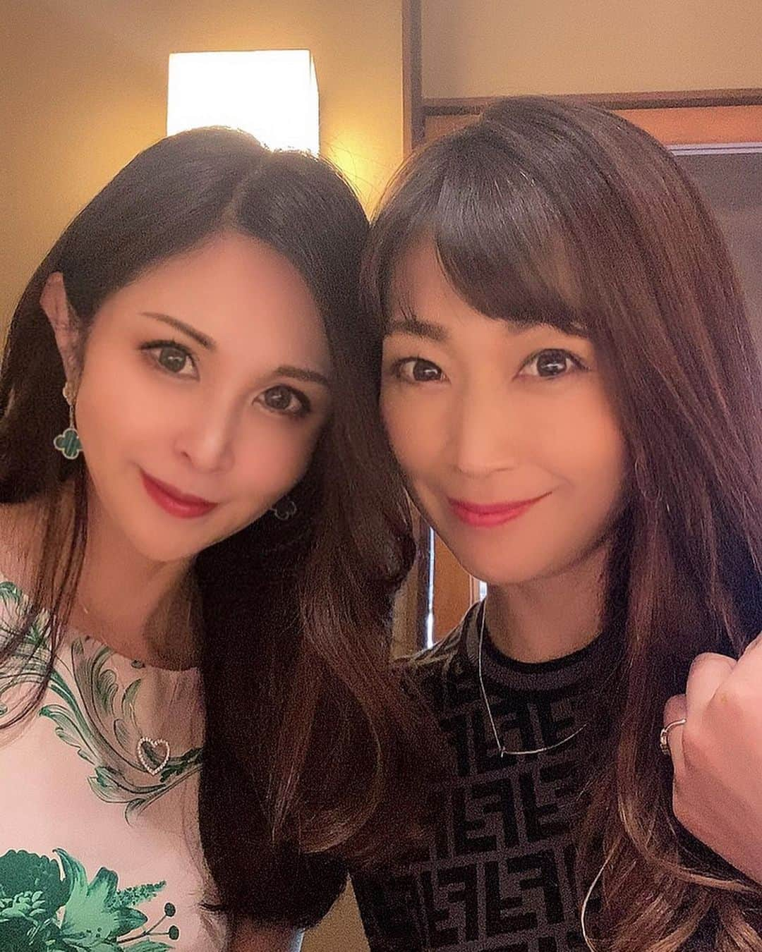 越野矢素子さんのインスタグラム写真 - (越野矢素子Instagram)「室町和久傳さんでは日本酒を沢山頂きました✨ お昼飲みとはなんと贅沢✨ お食事後は和久傳さんのカフェでコーヒーを飲んでおしゃべりを楽しんで帰って来ました♪ @noriko_rose_rose  ありがとう❤️」6月30日 13時58分 - loversyaso