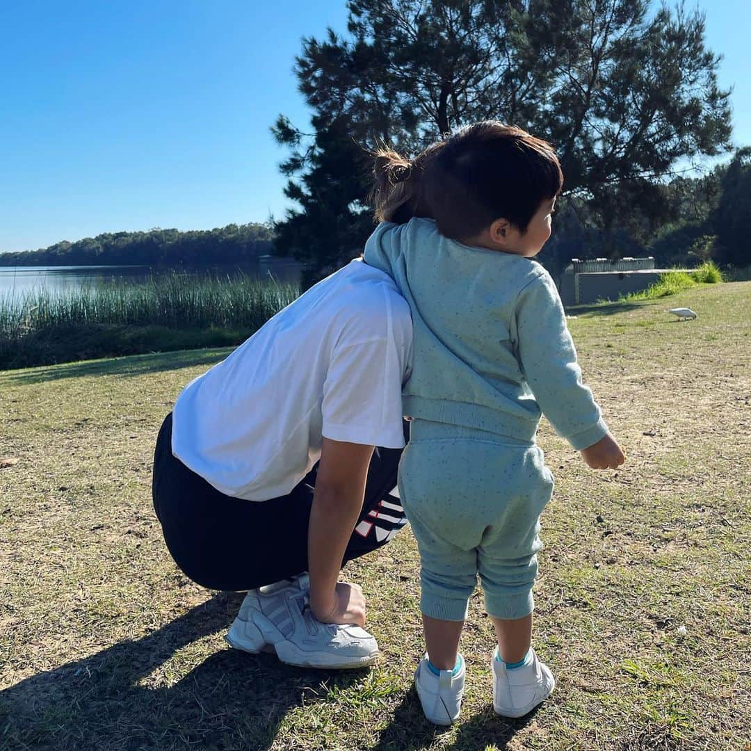 福間文香のインスタグラム：「うちのちび彼氏🕶 もうすぐ2歳🐥 最近産まれた ばっかりちゃうかったっけ？🐣 #myboy #holiday #perth」