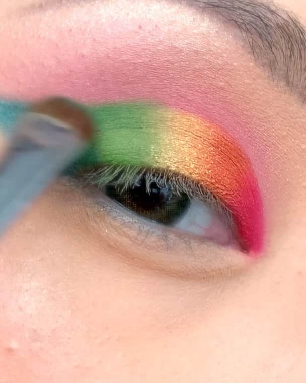LiveGlamのインスタグラム：「Give us all the #pridemonth glam looks 🏳️‍🌈😍 what is your favorite color of the rainbow?! Comment below using only emojis ❤️🧡💛💚💙💜💖 #LiveGlamFam」
