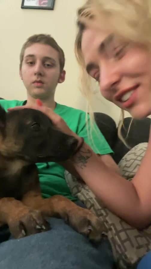 マティー・ノイズのインスタグラム：「please donate anything helps!! we are here with chris in Arizona today getting him his service dog :)」
