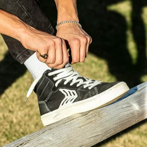 ジャガー・イートンさんのインスタグラム写真 - (ジャガー・イートンInstagram)「@cariumaskateboarding shoes not only good for the environment but, they’re good for the feet as well. Thanks for keeping my feet comfy through this process and planting trees while I’m doin it 😘🙌  🎥 @caymanzack 📸 @daveswift01」6月30日 11時06分 - jaggereaton