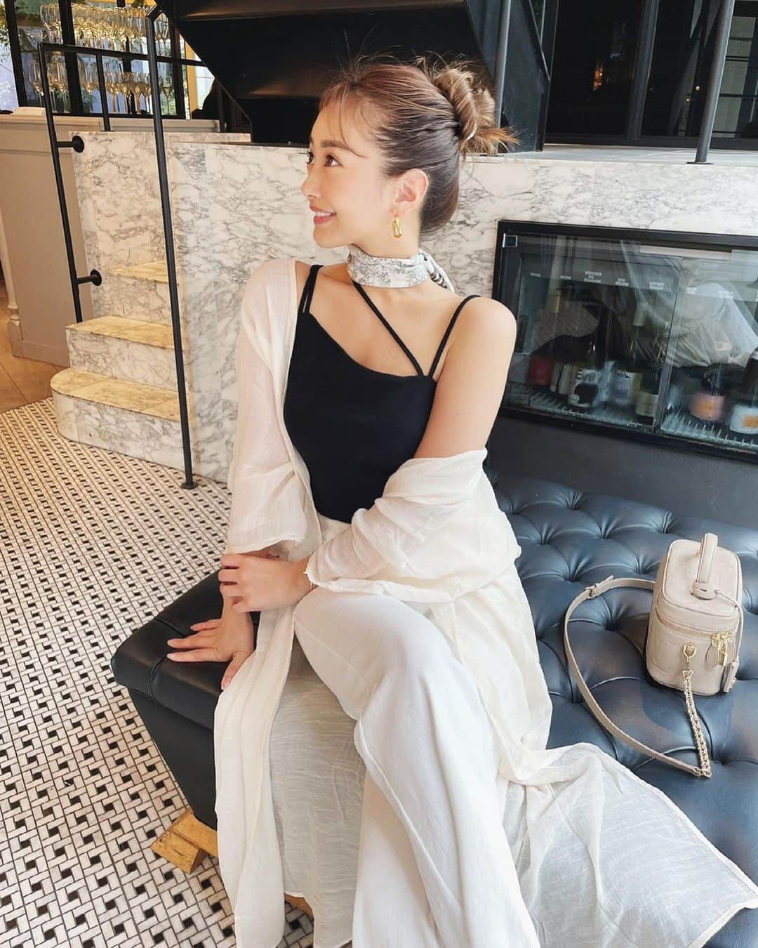 のインスタグラム：「楊柳ロングガウンカーディガンは 夏もさらっと羽織れて着回しで使いやすい一着🤍🤍🤍 いつものコーデにプラスするだけでオシャレになる❤︎  全身reediコーデ🌼 @reedit_official   #reedit #リエディ #リエディスタ#エシカルファッション #サステナブル #SDGs #2021SS #fashion #ootd #トレンドファッション #コーデ」