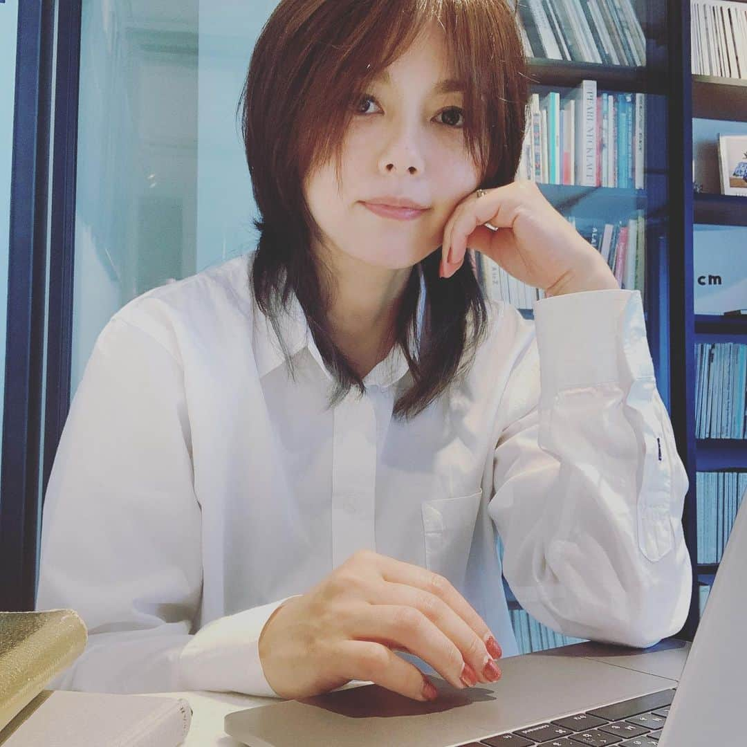 相川七瀬さんのインスタグラム写真 - (相川七瀬Instagram)「レポートあと2本、、、今日明日でもう1本やっつけたい、、、😩ストレスMAX。脳が悲鳴をあげております。気持ちよくツアーの初日を迎えるためにも頑張る😤  #学期末レポート #25周年ライブ #いよいよ今週末」6月30日 12時32分 - nanasecat