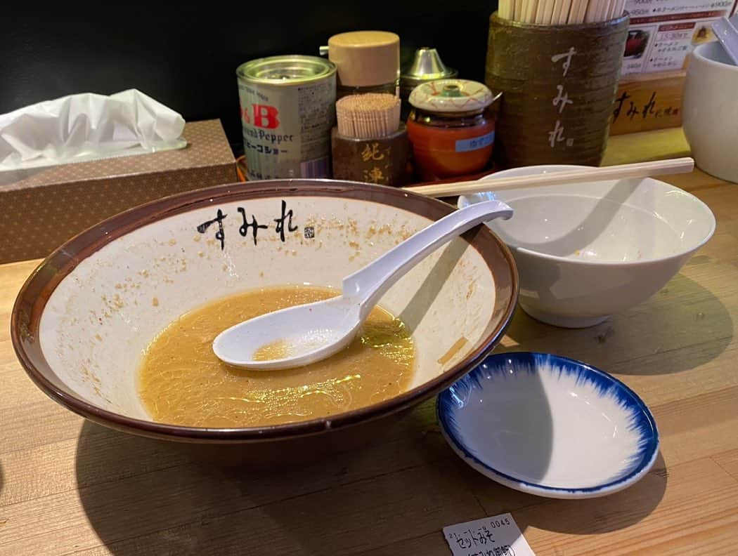 野田すみれさんのインスタグラム写真 - (野田すみれInstagram)「札幌ラーメン🍜の『すみれ』💛 味噌ラーメンと錦糸卵に明太子が乗っかたすみれご飯♪ 焦がし味噌風味、卵の効いた黄色い中太麺が特徴です♪ とても美味しいペロリ #すみれ」6月30日 13時18分 - sumire0208