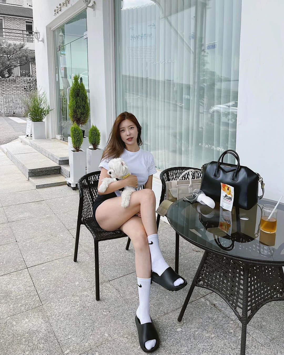 Choi Somiさんのインスタグラム写真 - (Choi SomiInstagram)「⠀⠀⠀⠀ #글랜더 #glander  함께이면 늘 즐거운 우리 ߮߰🖤߮߬ ⃕」6月30日 23時28分 - cxxsomi