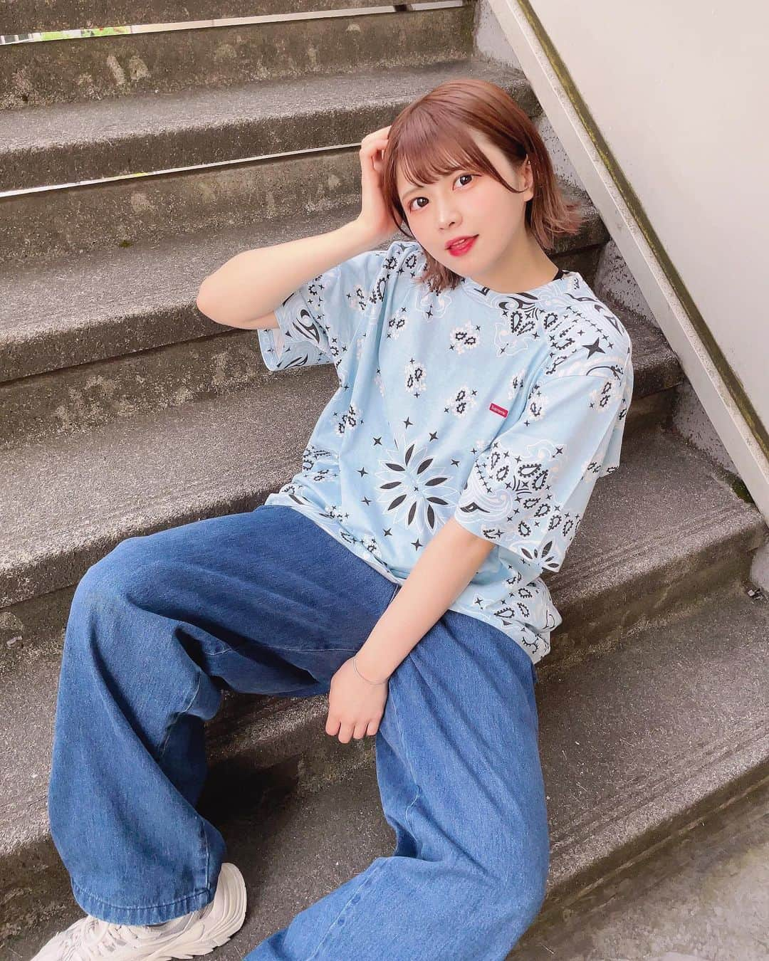 佐藤まりんのインスタグラム：「. 最近雨多くて靴おろせん🥲👞 . . . tops #supreme  pants #古着  sneaker #fila  . . .」