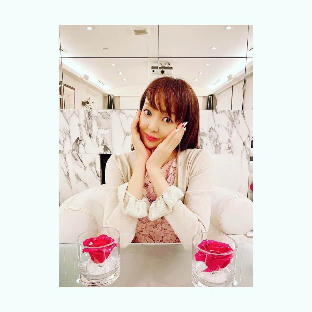 神田うのさんのインスタグラム写真 - (神田うのInstagram)「昨夜は打ち合わせの後、初のインスタゲリラライブをやってみました〜🤣 美容化粧水のお話だけでなくコメント下さった方々💕とコミュニケーションとらせて頂けて楽しかったです❤️ お話の内容から今回アーカイブは残せませんが🤣またゲリラLIVEでお会い致しましょう🤣❣️ うふふー🤣  @tokyocosmetics_official   https://tokyo-cosmetics.com/pages/uno_lotion  #初のインスタゲリラライブ#インスタゲリラライブ#ゲリラインスタライブ#神田うの#unokanda」6月30日 15時48分 - unokandaofficial