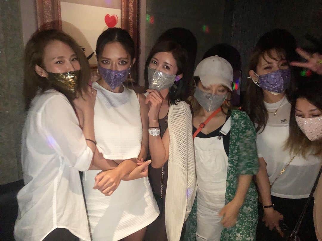 倖田梨紗のインスタグラム：「先日の♥️ 9年間たくさんの思い出のつまった大好きなクラブのラストに行った時の😭💐 悲しすぎるけどたくさんの思い出をありがとう😭😭😭 最後も同窓会のようで幸せでした🥺 @esprit_tokyo #esprittokyo #roppongi #club #nightclub」