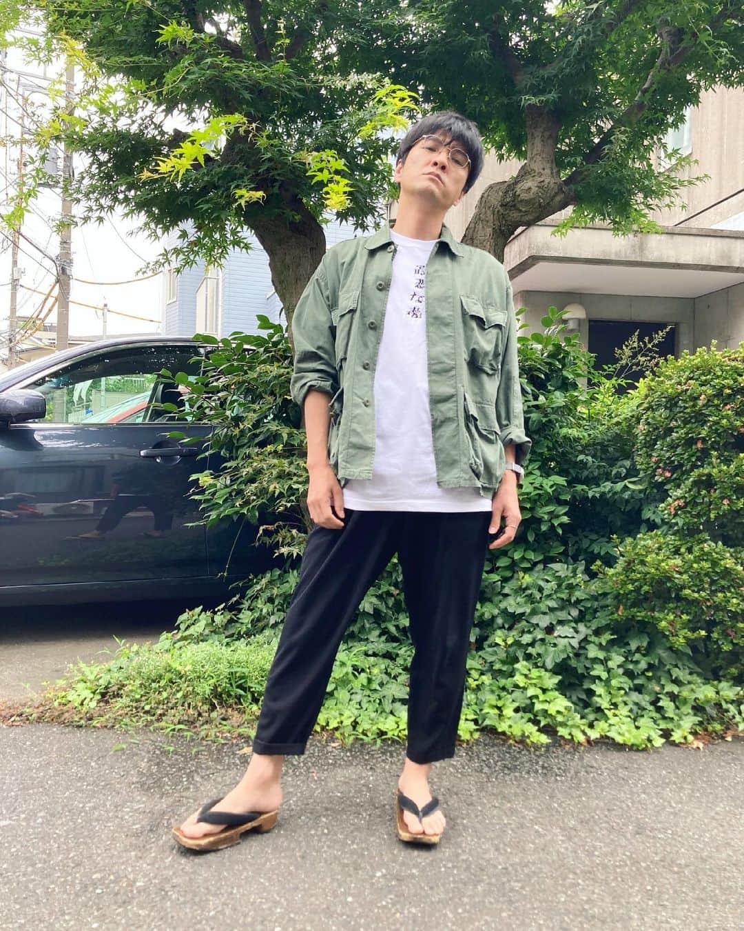 森山直太朗さんのインスタグラム写真 森山直太朗instagram おさんぽ中の直太朗さん激写 最悪な春のtシャツ着てます 志 森山直太朗 Naotaromoriyama 今日の直太朗 最悪な春 Tシャツ 下駄 直太朗さんぽ 散歩コーデ 写真を撮るためにこの時だけ