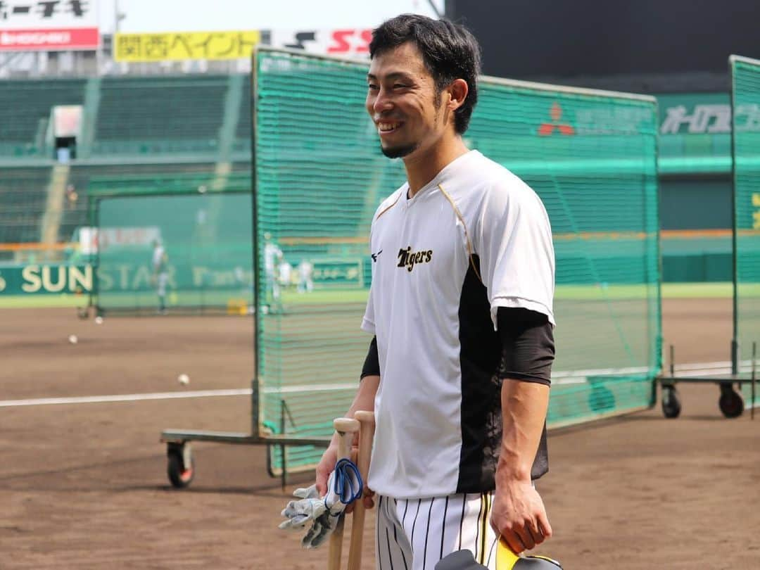 阪神タイガースさんのインスタグラム写真 - (阪神タイガースInstagram)「今日も甲子園でヤクルト戦！ 試合前練習の様子です‼︎  #佐藤輝明 選手 #中野拓夢 選手 #西勇輝 選手 #江越大賀 選手 #ジェリーサンズ 選手 #阪神タイガース #挑超頂」6月30日 16時46分 - hanshintigers_official