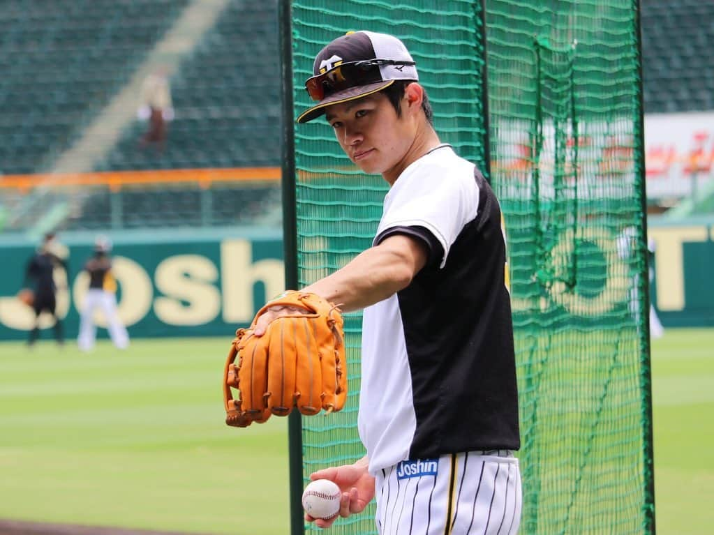 阪神タイガースさんのインスタグラム写真 - (阪神タイガースInstagram)「今日も甲子園でヤクルト戦！ 試合前練習の様子です‼︎  #佐藤輝明 選手 #中野拓夢 選手 #西勇輝 選手 #江越大賀 選手 #ジェリーサンズ 選手 #阪神タイガース #挑超頂」6月30日 16時46分 - hanshintigers_official