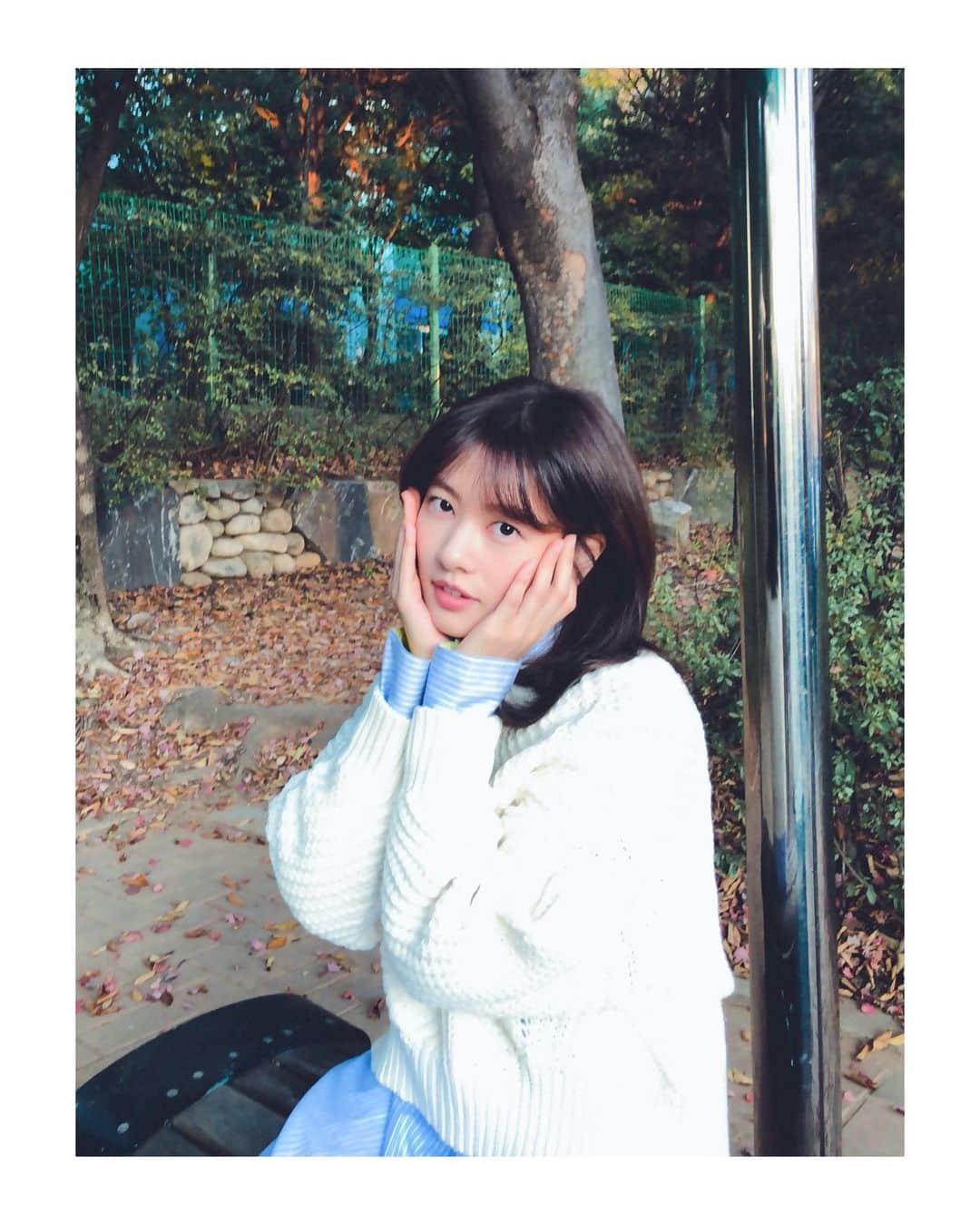 チョン・ソミンのインスタグラム：「오늘 밤 9시 #jtbc #월간집 🏠5회 많은 시청 바랍니다🌻  저녁에 야심차게 준비한 ssomday 뉴 브이로그도 업로드 되지롱요! 쏨데이보고 월간집 보면 되겠다🌝」