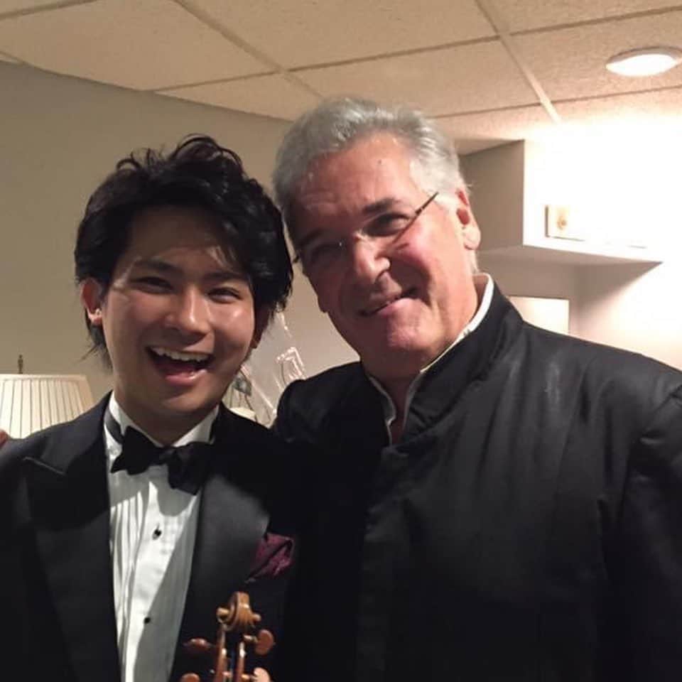 三浦文彰（ヴァイオリニスト）さんのインスタグラム写真 - (三浦文彰（ヴァイオリニスト）Instagram)「With my gratitude to my great mentor and friend Pinchas Zukerman❤️ #pinchaszukerman#thegreatest#musician#mentor#friends」6月30日 17時18分 - fumiakimiura