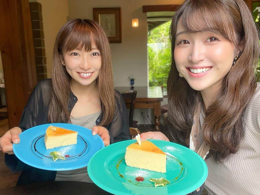 岩本恵美加のインスタグラム：「◌𓈒𖡼  @cafedemoet 𖠚ᐝ  パスタもケーキも今月のコーヒーも 全部おいしかった♡！ ㅤㅤ 友達との会話も弾んで 癒しのひとときでした🌿 ㅤㅤ  ﹋﹋﹋﹋﹋﹋﹋﹋﹋﹋﹋﹋﹋﹋﹋﹋﹋﹋ #藤枝カフェ #藤枝ランチ #藤枝グルメ #藤枝ケーキ #藤枝市 #藤枝 #ランチ #ケーキ #コーヒー #カフェタイム #カフェドモエ #ニューヨークチーズケーキ #パスタランチ」