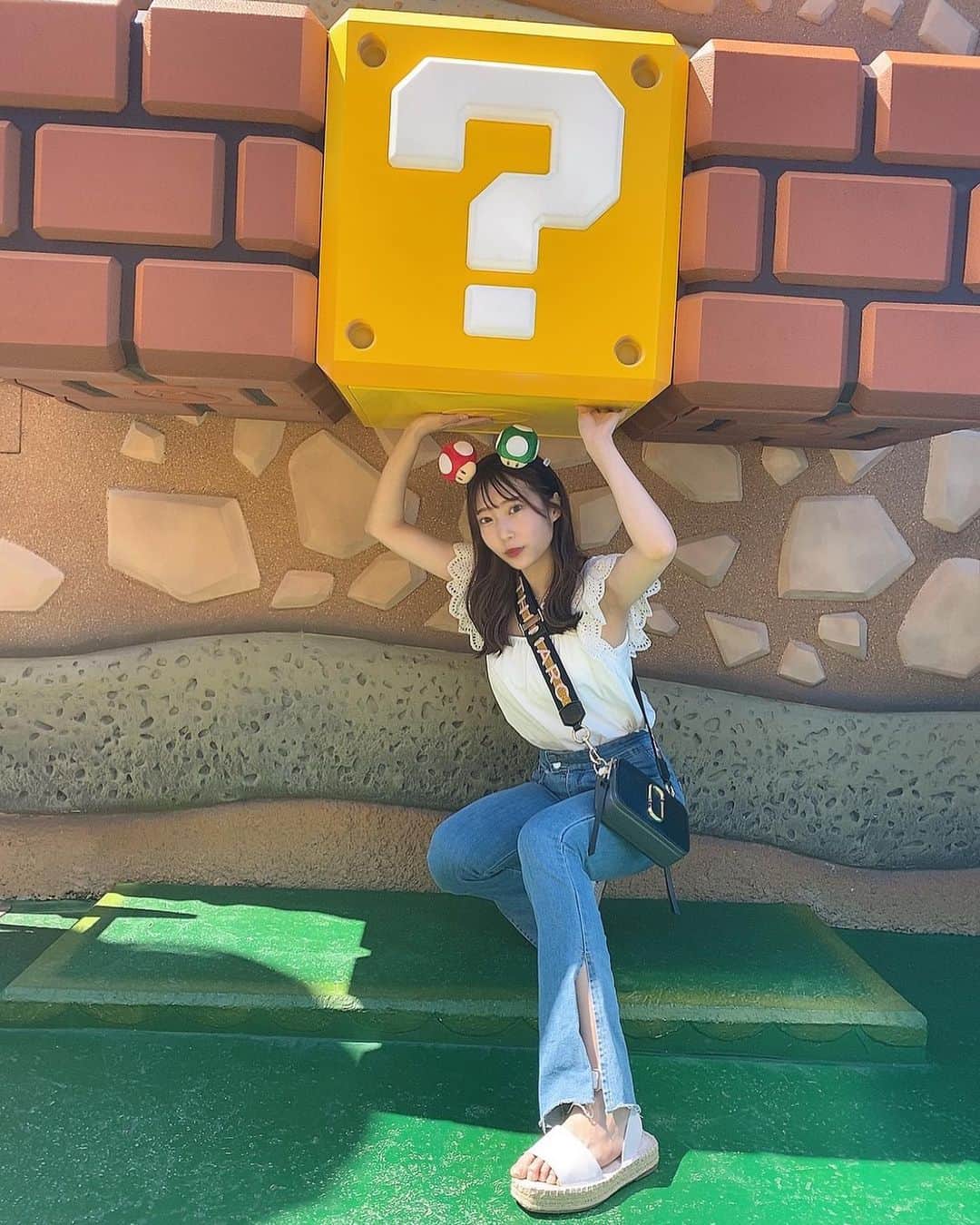 のインスタグラム：「友達とめちゃくちゃ久しぶりのユニバ🥺！まじでマリオエリアえぐいって。めちゃくちゃたのしかった🥺はやくタロー社長といきたい。 ※写真を撮る時だけマスク外させてもらってます」