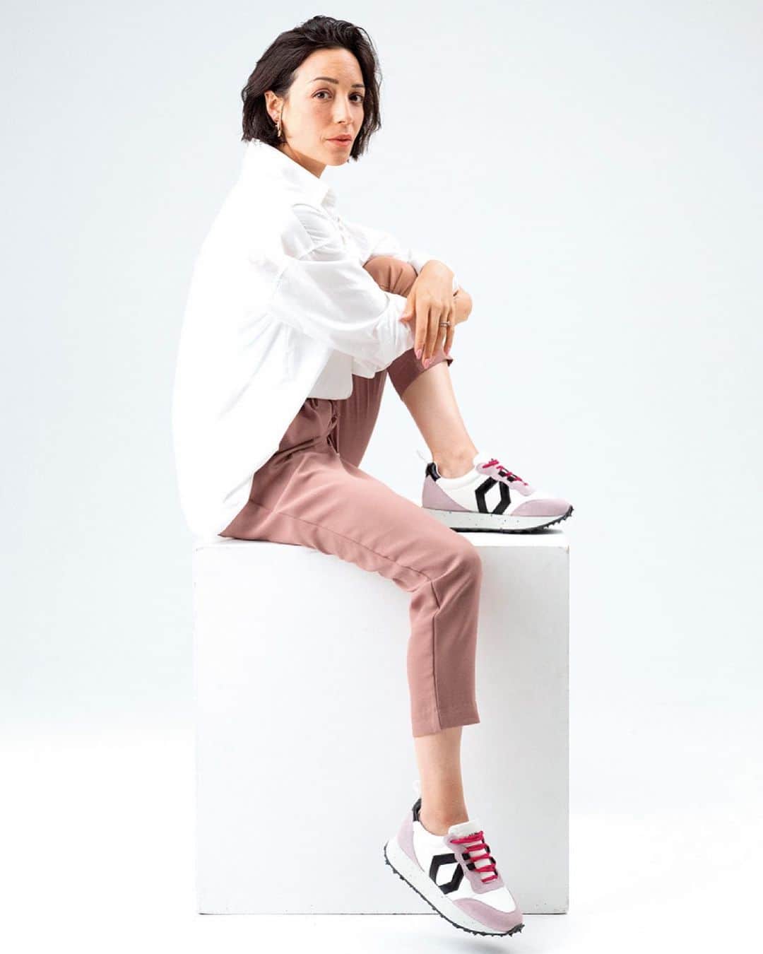 アンナ・オルティス（イニエスタの妻）のインスタグラム：「👟👟😉」