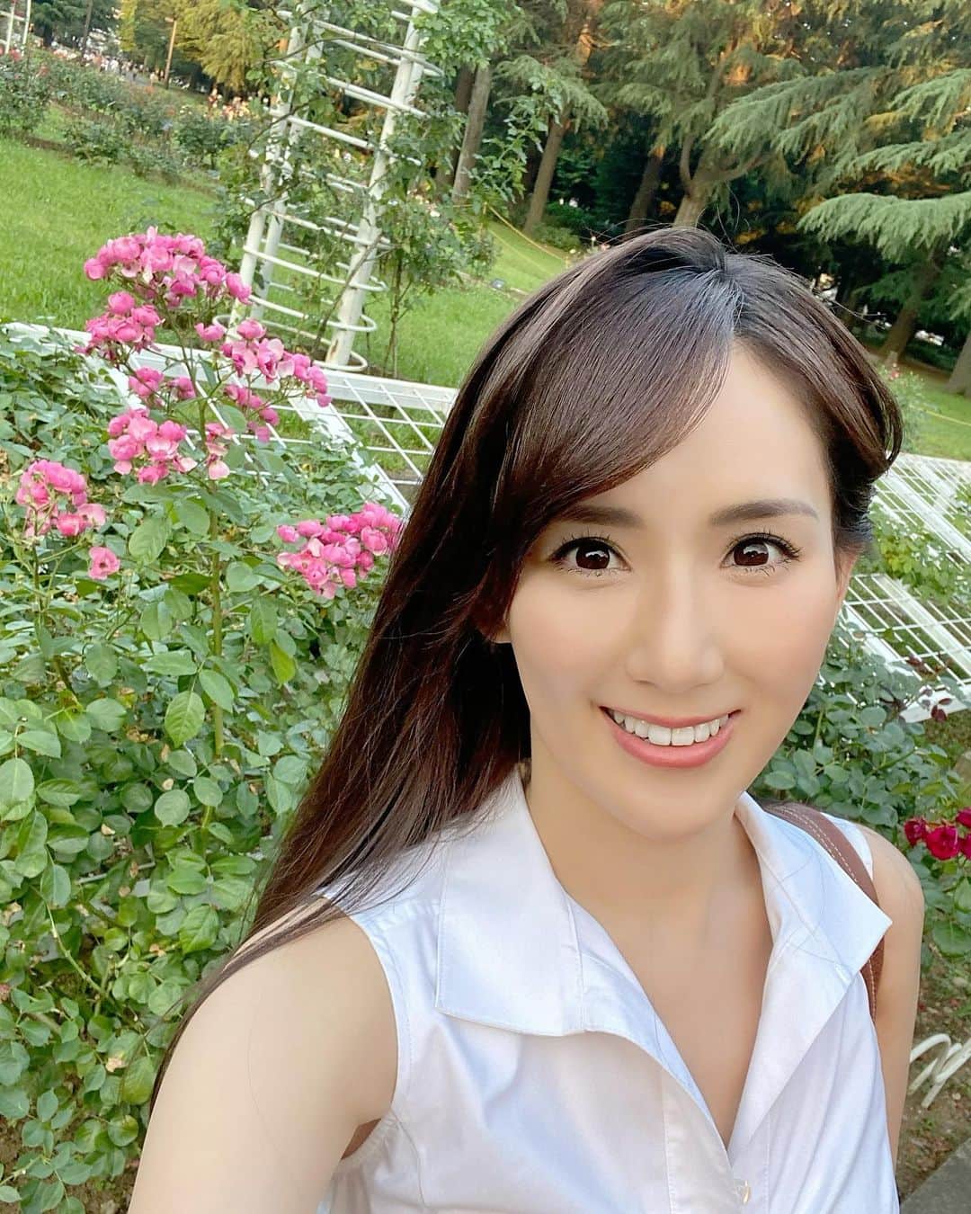谷中麻里衣のインスタグラム：「Went to donate blood a while ago 🌸 Apparently there’s a critical shortage with people staying in due to the coronavirus!  赤十字血液センターからメールが届いたので、献血へ行ってきました😊 外出自粛が続く中、血が足りないそうです。 皆さんもぜひ🍀  私は400mlの献血予定でしたが、途中で寒気がしてしまい270mlでお終いに😢 血圧が上がるまで、看護師の方の優しさに救われました💕 私のような症状は寝不足や血が苦手だとなりやすいけど、1%の人にしか起こらないんだって！ なってもすぐに止めて万全の対応をしていただけます😉 1/20の投稿でも献血について書いているので、興味のある方はご覧ください🌸  普段からの冷え性&低血圧を改善すべく、コロナ対策されているホットヨガを予約してみました✨笑  #献血」