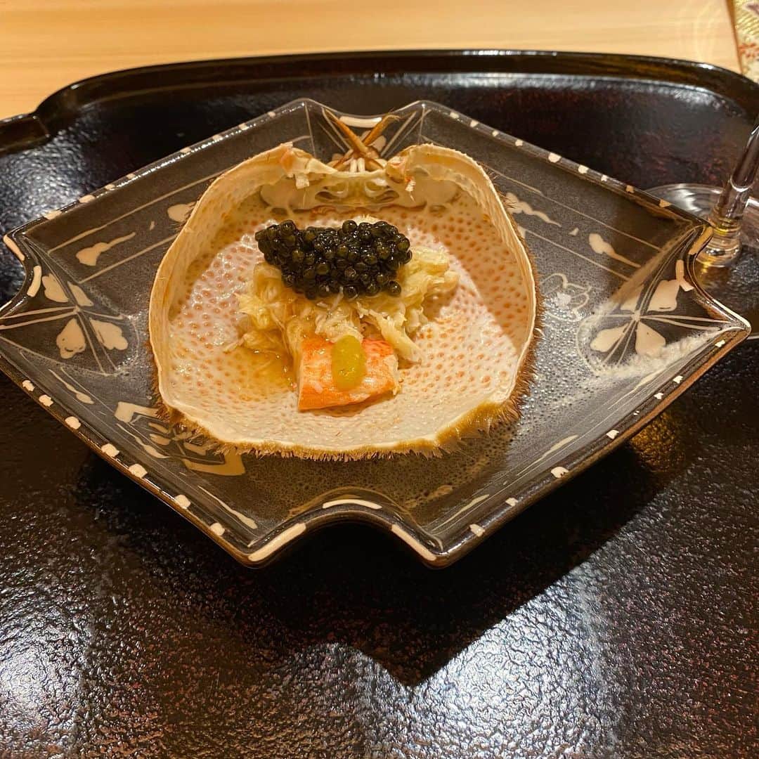 熊谷真実さんのインスタグラム写真 - (熊谷真実Instagram)「美味しいものばかりでごめんなさい、  とあるお店で。  お寿司屋さんなのです。  トリュフご飯。 えー、 3杯おかわりしました。  フカヒレのフライ。  驚きました  #熊谷真実 #トリュフご飯 #ご馳走様でした #嬉しすぎた」7月1日 0時50分 - mami_kumagai310