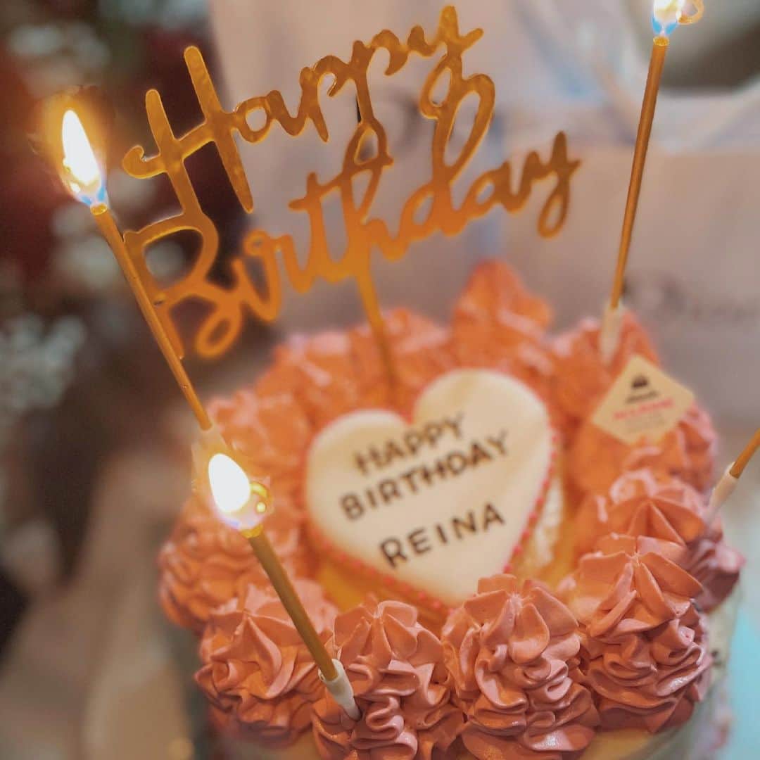 のインスタグラム：「HBD @butaaan017400 🎂❤️‍🔥 いつもお誕生日ケーキは @marinehouse_yourstorycake  でオーダーしてます✌︎」