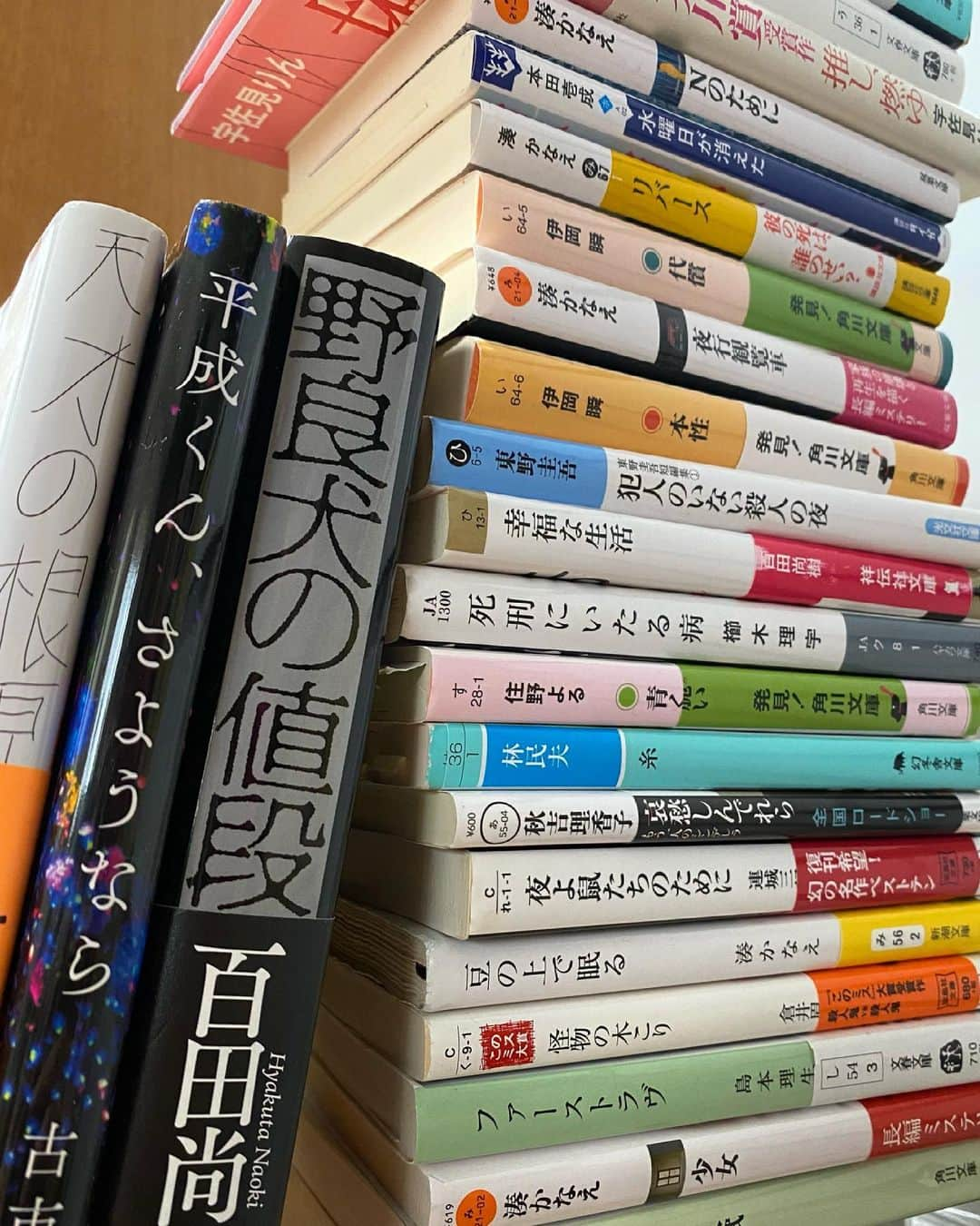 日吉晶羅さんのインスタグラム写真 - (日吉晶羅Instagram)「. ❤️ . . 過去読んだ小説たちの一部 ...📚 . . ２ヶ月間趣味の読書をお休みしてたけど 諸々 終わったから再開する〜✌️💞 （諸々についてはまた後日） . . 気になる小説溜まってしまって 何から読もうか悩んでます。 読了記録更新、お楽しみに💫💫 . . . . #myhobby  #趣味 #活字中毒 #読書好きな人と繋がりたい #読書 #instagood #本棚 #活字 #本 #小説好きな人と繋がりたい #小説 #読了 #bookstagram #followｍe #平成くんさようなら #フォローミー」6月30日 20時36分 - akira_kirakira_