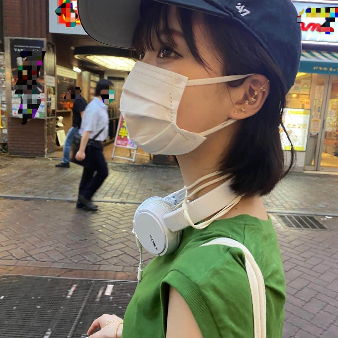 桜さんのインスタグラム写真 - (桜Instagram)「有線のヘッドホンを間違って買っちゃっていつも首にクルクルしてる 撮影の帰りにパシャリしてもらいました🪐」6月30日 21時03分 - sakura_0808_