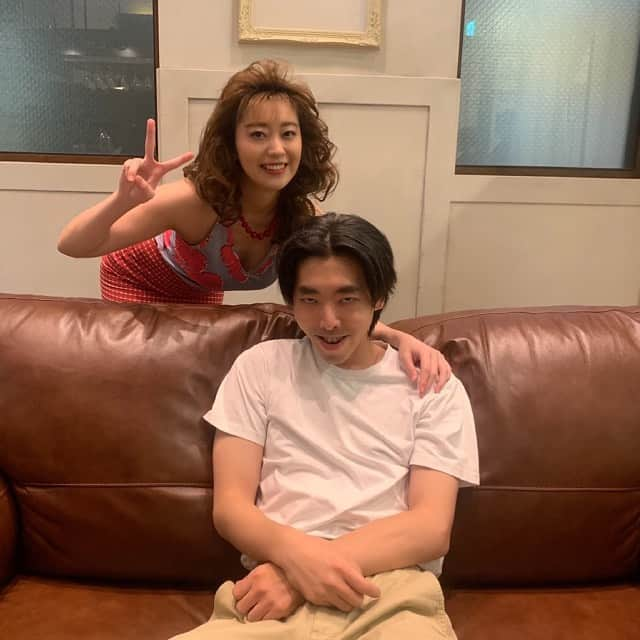 冨手麻妙さんのインスタグラム写真 - (冨手麻妙Instagram)「三田村&奈緒子🥴  なんかすごい楽しそうな顔してる🤔🤔🤔  この写真を撮った日の撮影のことは、一生忘れないだろうな🤔  今日はニッポン放送『高田文夫のラジオビバリー昼ズ』にお邪魔しました！！！💖  ニッポン放送さんでは全裸監督ウィーク！ということで、余すことなく沢山お話してきましたよ！  春風亭昇太師匠、乾貴美子さんとお話できて嬉しかった〜😭😭😭  たいへん、盛り上がりました！  聞き逃してしまった方々、radikoでまだ聴けますので、ぜひ💖  乾貴美子さんもラジオでおっしゃって下さいましたが、  シーズン2を観たあと、またシーズン1を見返してみると…  新しい発見がたくさんあるかも？🤔そしてとても切ない気持ちになるかも…？？？🤔  そして金曜日7月2日には、後藤孝太郎監督がビバリー昼ズに登場します！  楽しみに聴こう〜🎵  引き続き、たくさんの感想、お待ちしてます🥴🎥💖  #全裸監督 #全裸監督シーズン2 #thenakeddirector #ネトフリ #netflix #ニッポン放送 #高田文夫のラジオビバリー昼ズ #ビバリー昼ズ #春風亭昇太 さん #乾貴美子 さん #ラジオ #ありがとうございました🙏 #柄本時生」6月30日 20時57分 - amitomite