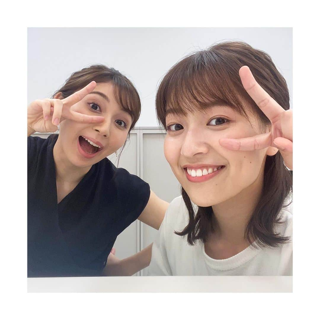 野嶋紗己子のインスタグラム：「今日も #よんチャンTV ご覧いただきありがとうございました！  水曜コーナー「関西2府4県vsとなり町」担当の山崎アナと☺️ 仕事終わり少し話せて元気もらいました🐹🌸  #遠近法ショット #ほぼ妹 #えどっちが？ 👭 ※撮影時だけマスク外しています。」