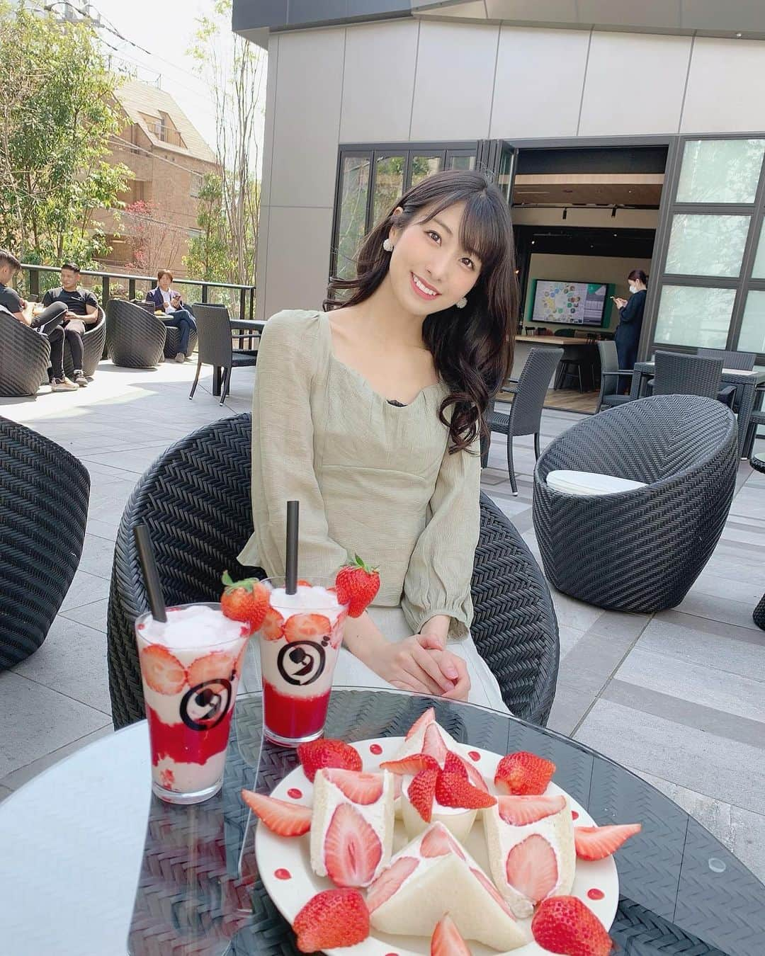 関根ささらさんのインスタグラム写真 - (関根ささらInstagram)「めちゃくちゃ時差投稿…🍓🍓 . . 恵比寿にある #ダカフェ でいちごサンドといちごミルクをいただきました🧚🏻‍♀️🧚🏻‍♀️🍓💗口の中が幸せすぎた……美味しすぎました🥺👏🏻✨ . . 5枚目の写真で持ってるのは話題の #casetify (@casetify_jp )の名前入りミラーケース♡まいちゃんとお揃いなの✌️💋💜 . . #dacafe #ダカフェ恵比寿 #フルーツサンド #いちごサンド #イチゴ #イチゴサンド #恵比寿カフェ #恵比寿ランチ #恵比寿グルメ #ebisu #yebisu #tokyo #tokyocafe #渋谷カフェ #代官山カフェ #fruitsandwich #iphonecase #iphonexsmax」6月30日 21時43分 - sasarasekine