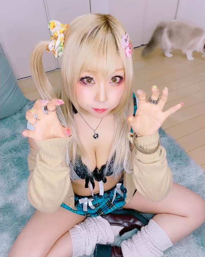 のインスタグラム：「ﾆﾋﾋ  #ギャル  #コスプレ #グラビア  #life #instagood #instagram #instalike  #cosplaygirl #selfie #cosplayer #cosplay #otaku #gamergirl #gamergirls #自撮り女子 #japanesegirl #japanese #japanesecosplay  #curvygirl #gal #xoxo💋 #코스프레 #여자 #여자친구 #일상」